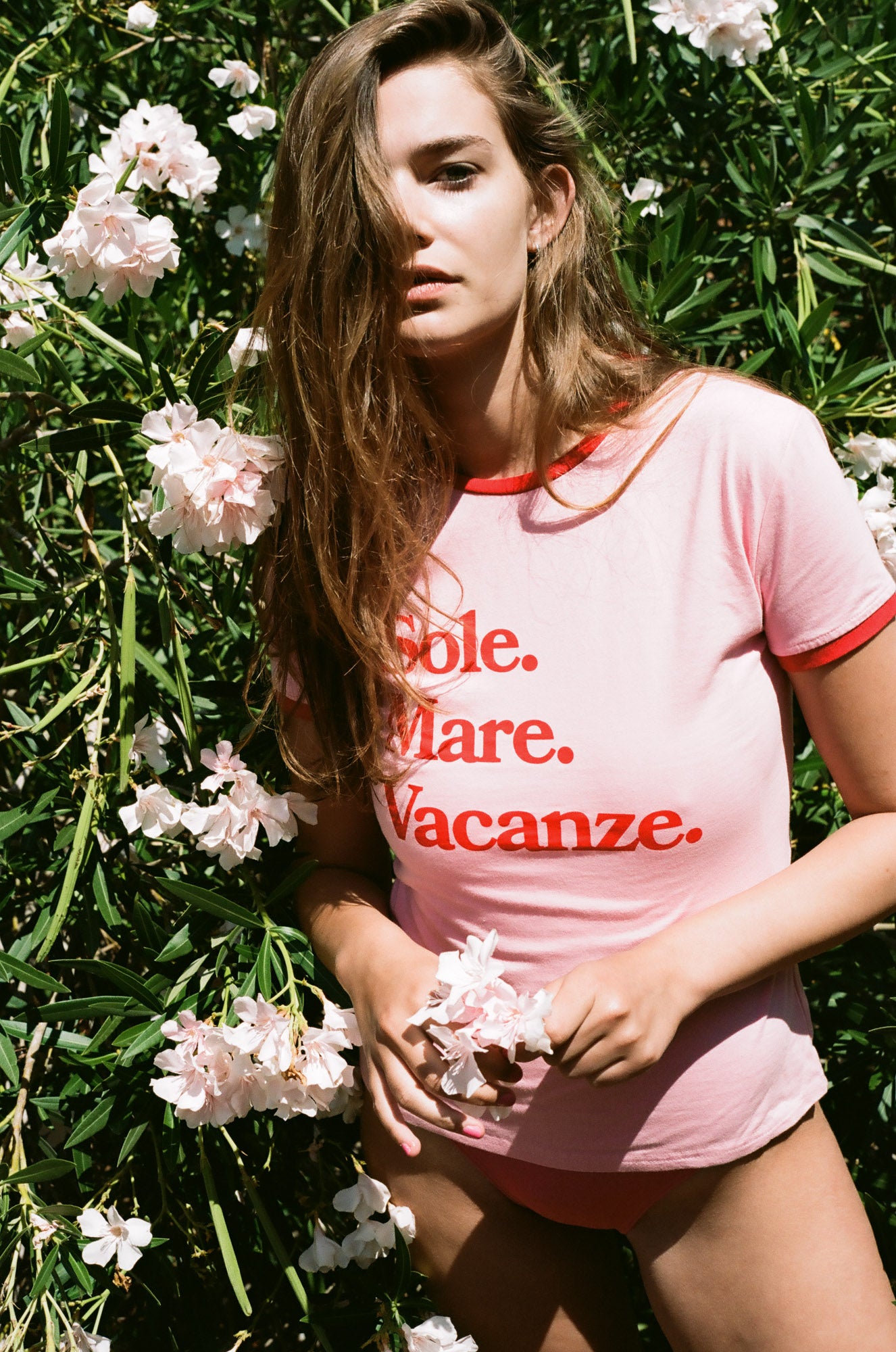 Różowy i czerwony tshirt Sole Mare Vacanze. T-shirt Ciao Italia vibe. Bestseller od Drivemebikini. Włoska koszulka vintage, pierwsza na rynku.
