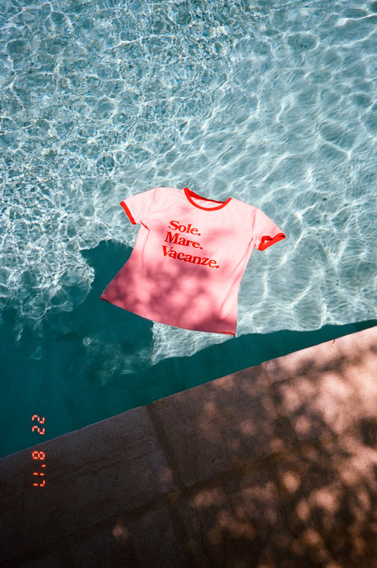 Pink & red vintage Sole Mare Vacanze t-shirt. Ciao Italia retro vibe, since 2015. La dolce vita. Vacanze Italiane.