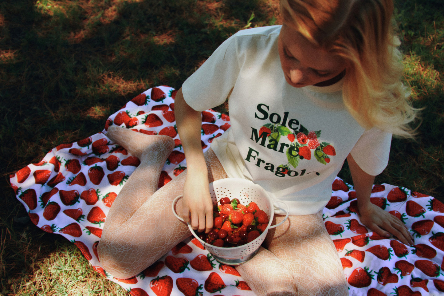 Cream Sole Mare Vacanze t-shirt. Sole Mare Fragole. Fruits tee.