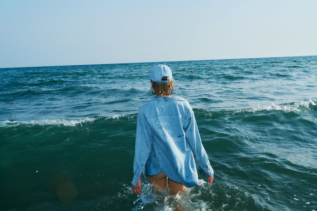 Jeansowa koszula Sole Mare Vacanze Drivemebikini – unisex z laserową grafiką na plecach