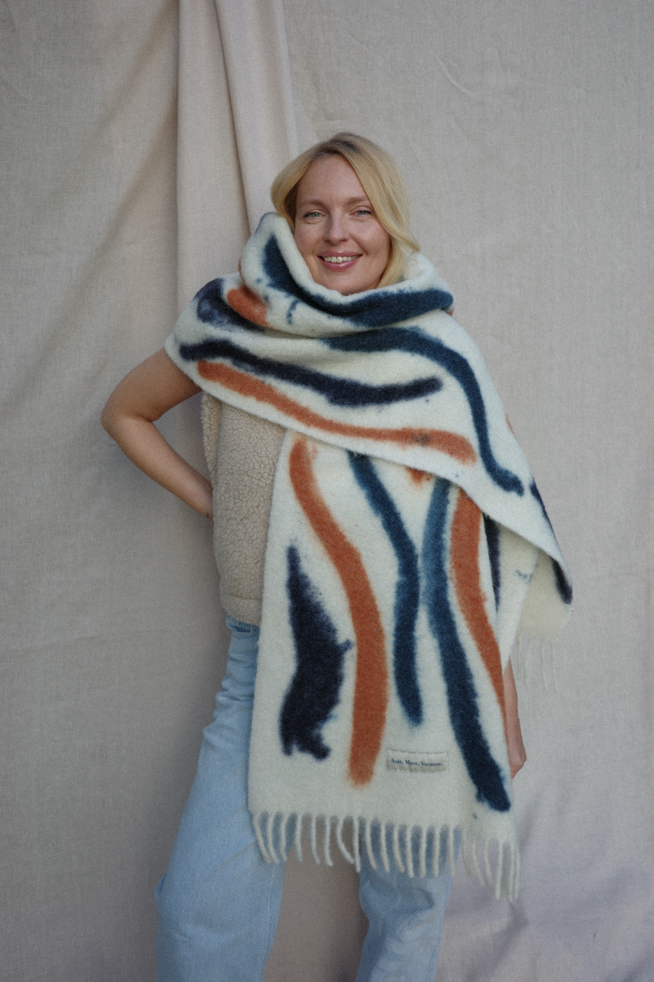 Luxurious alpaca scarf by Sole Mare Vacanze – soft, warm, and timeless. Crafted in Italy with natural elegance.