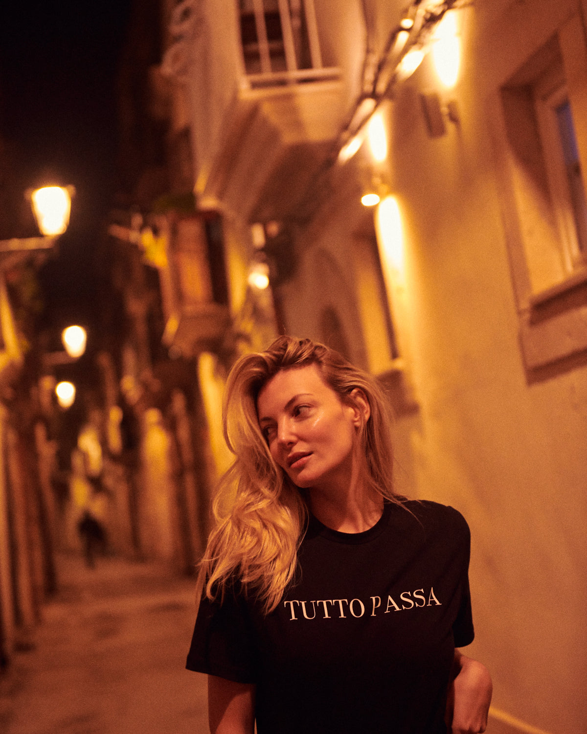 tutto passa black t-shirt