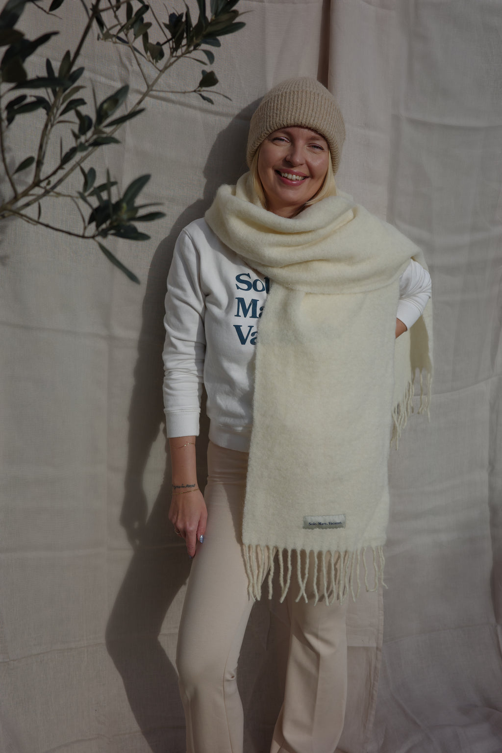 Sole Mare Vacanze cream scarf – luxury Italian craftsmanship, natural materials, buttery tone.