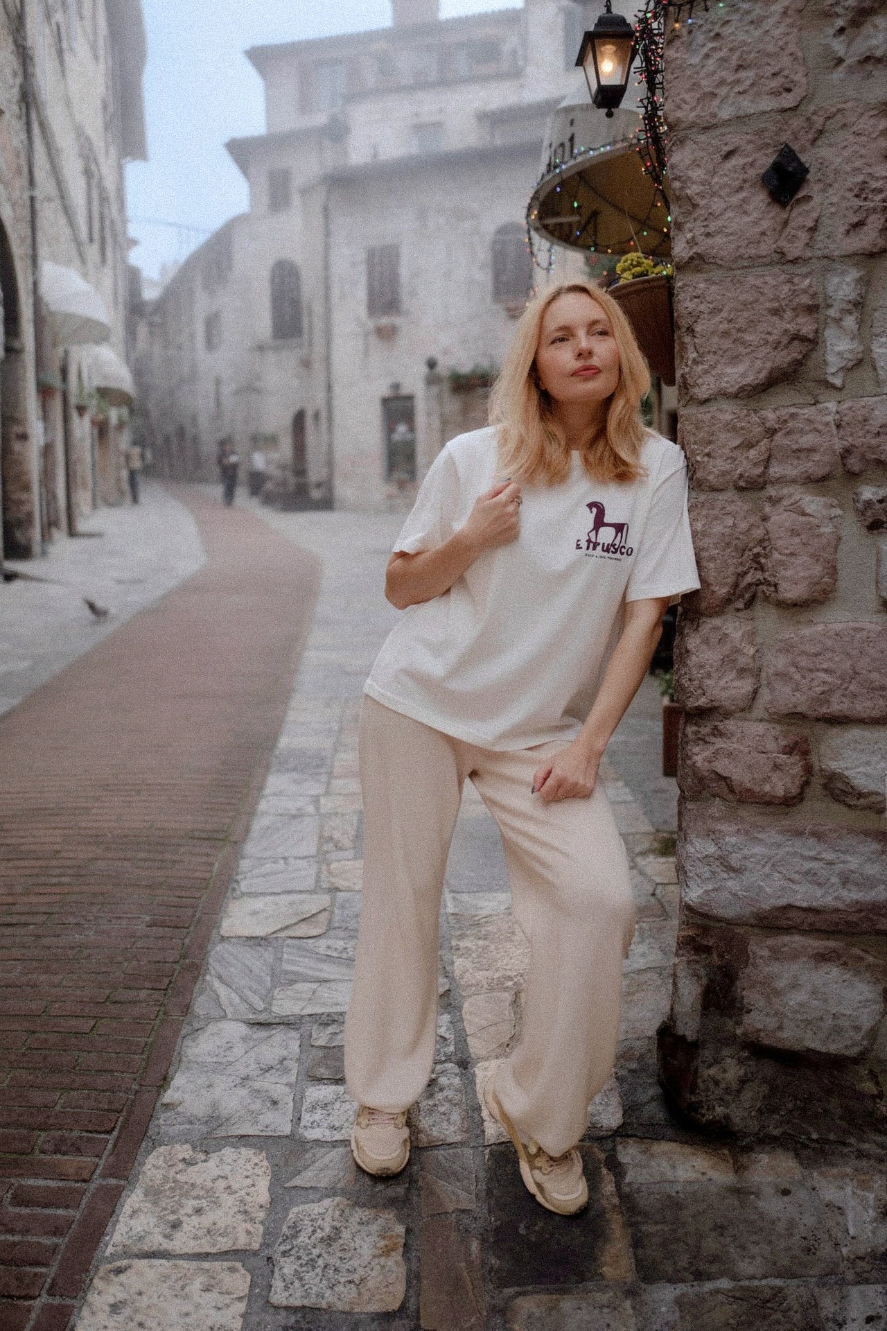 Kremowy T-shirt Etrusco Sole Mare Vacanze – unisex, 100% bawełna, minimalistyczny krój.