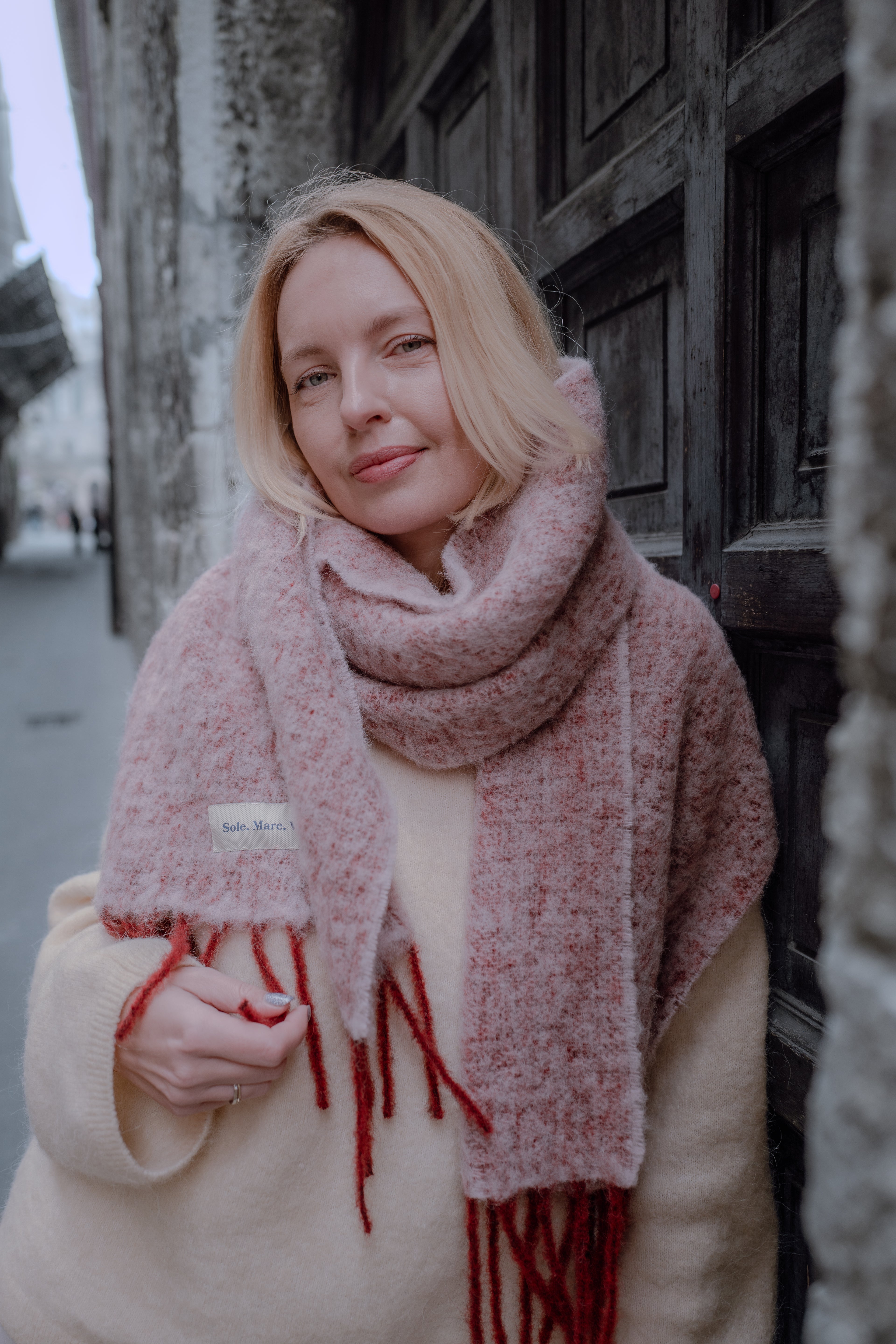 Szal Sole Mare Vacanze – włoska jakość, 100% mieszanka alpaki i wełny, bordo melanż, unisex.

Burgundy melange alpaca and wool scarf – soft, luxurious, made in Italy, elegant burgundy tone.