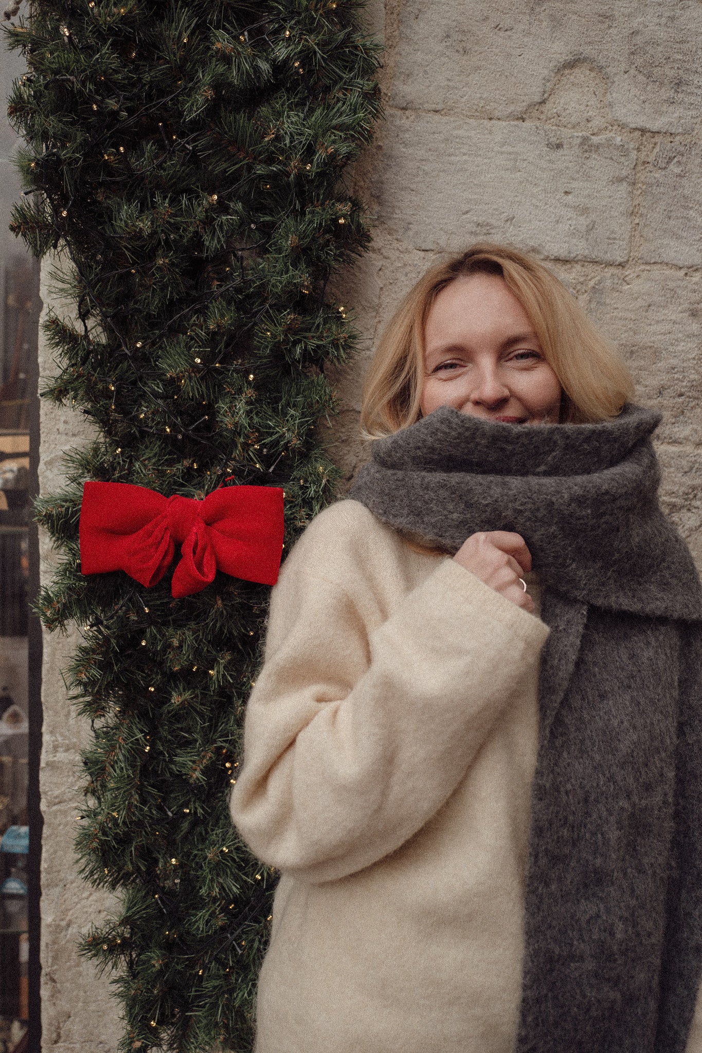 Grey alpaca and wool scarf – soft, luxurious, made in Italy, elegant grey tone.