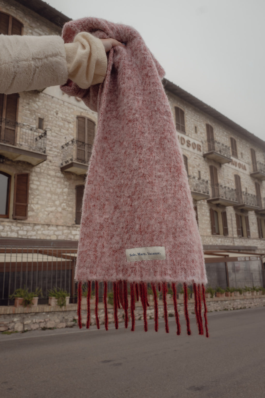 Burgundy melange alpaca-wool scarf – unisex, lightweight and warm, perfect for casual and elegant outfits.