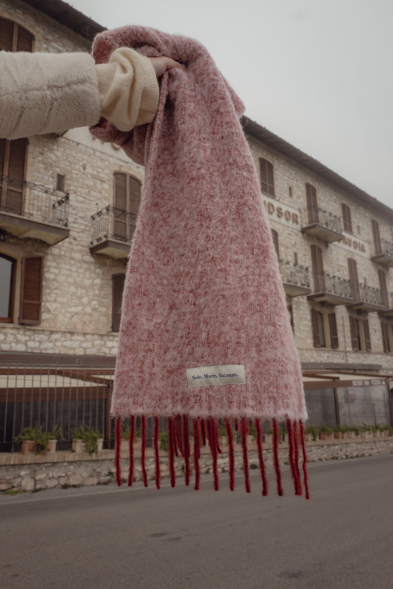Burgundy melange alpaca-wool scarf – unisex, lightweight and warm, perfect for casual and elegant outfits.
