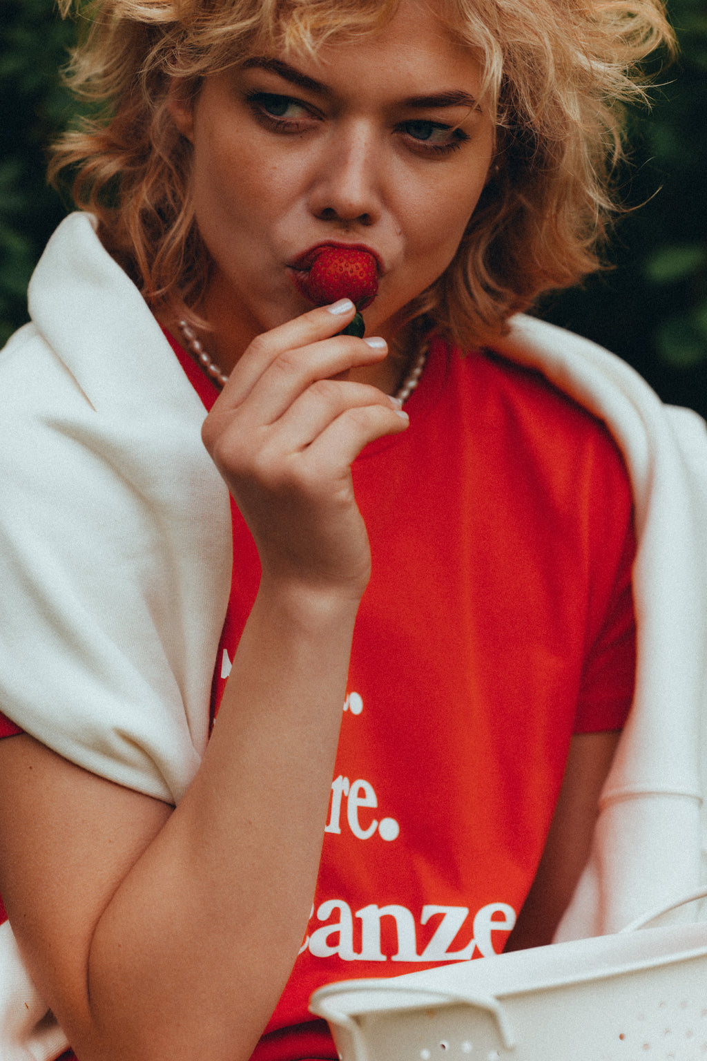 Czerwona koszulka Sole Mare Vacanze.Ten czerwony T-shirt z napisem 'Sole Mare Vacanze' będzie pasować do wszystkiego. Casual style.  