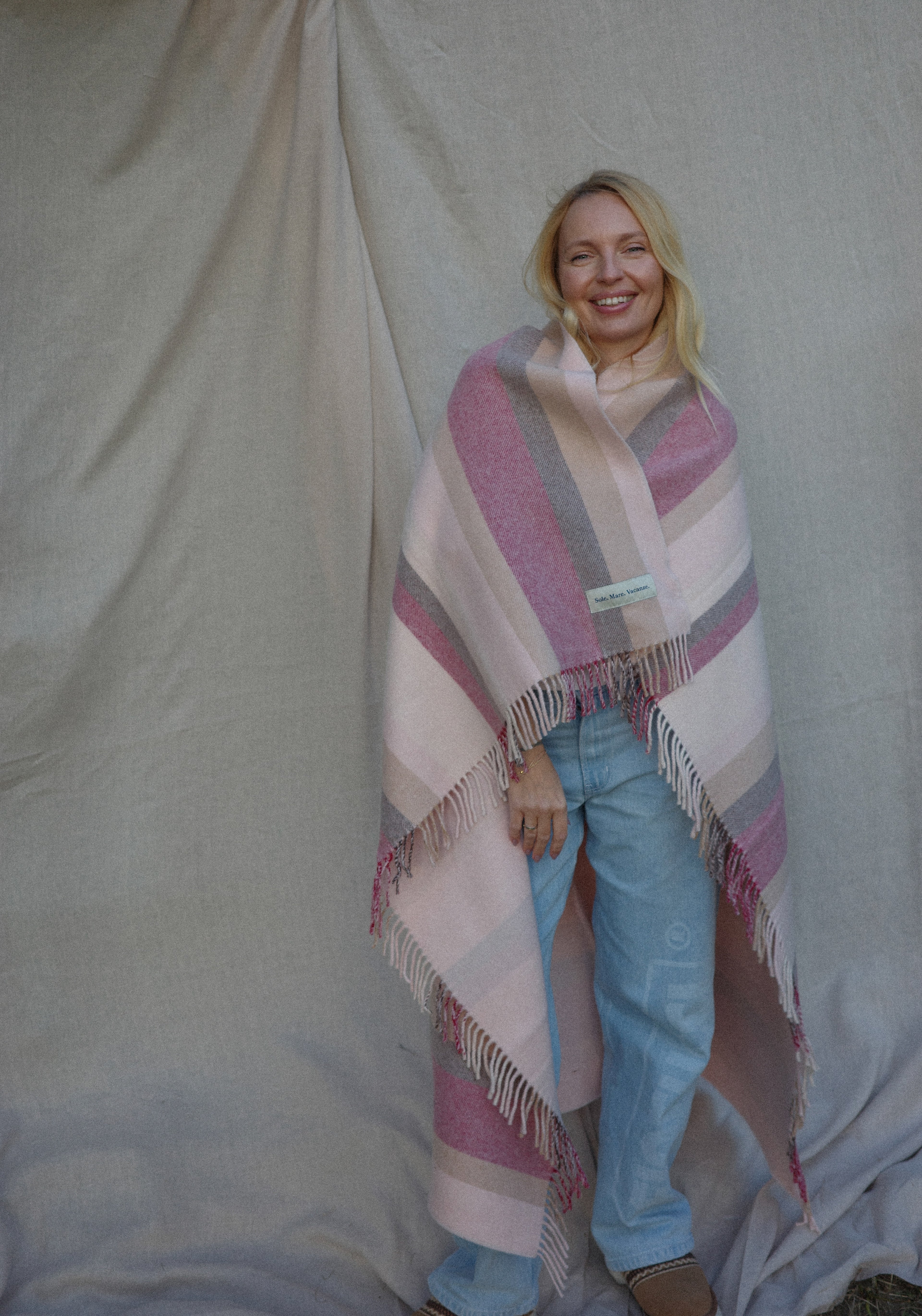 Wool Plaid Blanket by Sole Mare Vacanze – Timeless Warmth, Italian Elegance
Różowy koc z włoskiej wełny. Made in Italy.