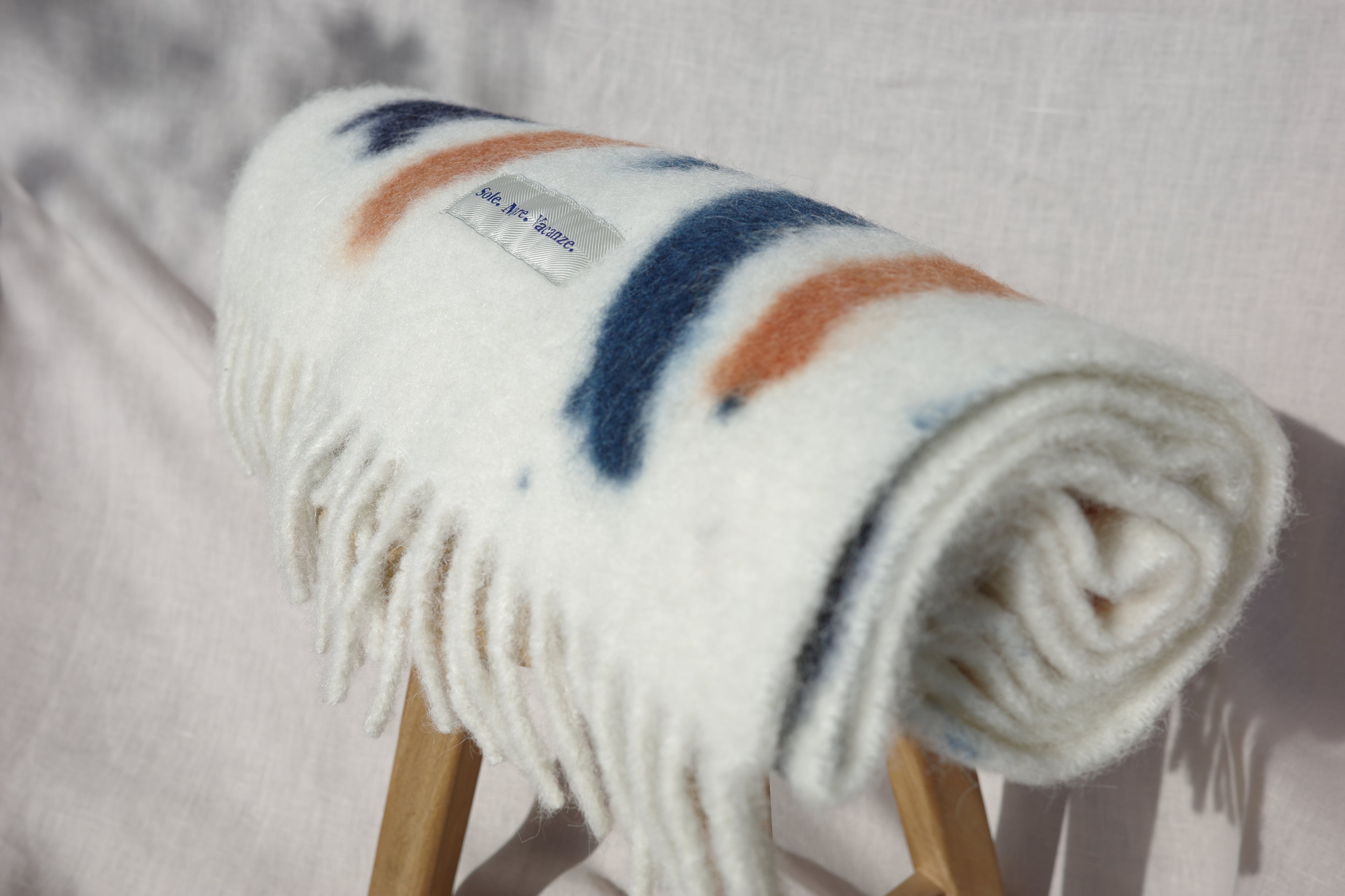 alpaca scarf inspired by French chic and Mediterranean elegance
timeless scarf made in Italy – effortless style, good vibes